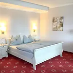 Strandhotel Berg Szálloda *
