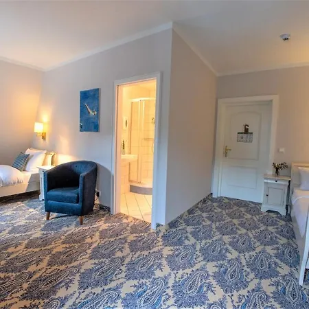 Strandhotel Berg Hotel *
