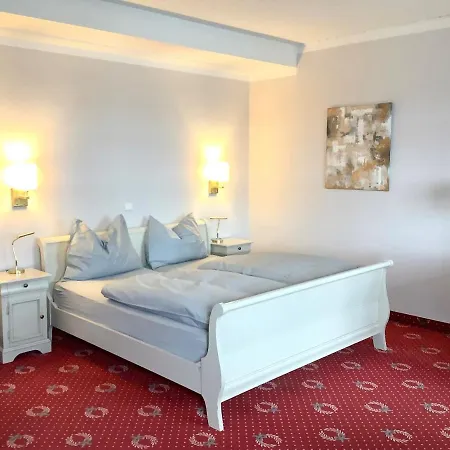 Strandhotel Berg Hotel *