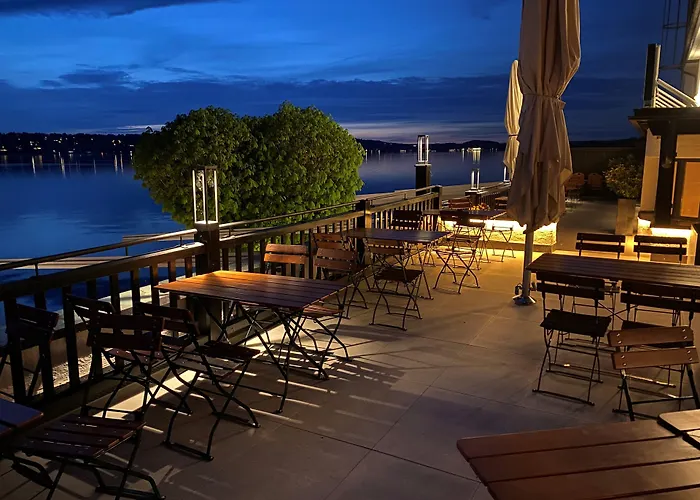 ホテル Strandhotel Berg ベルク・アム・シュタルンバーガー・ゼー