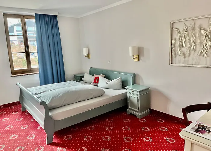 Strandhotel Berg ホテル ベルク・アム・シュタルンバーガー・ゼー
